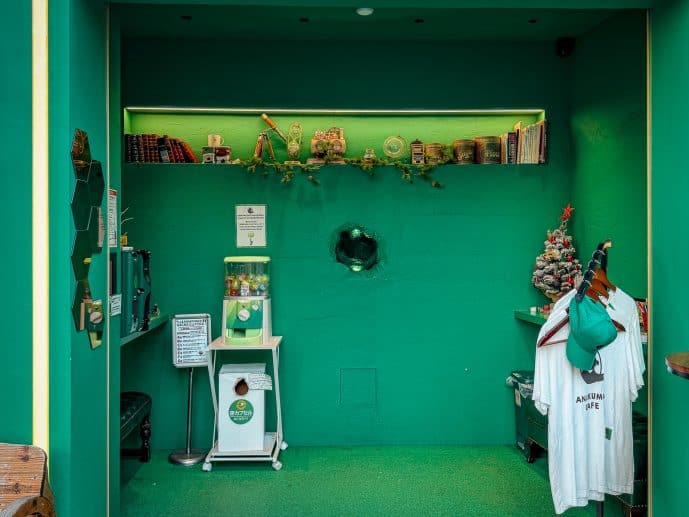 Anakuma Café - Visit a Whimsical Bear Paw Café in Tokyo! 2 Anakuma Cafe Japan