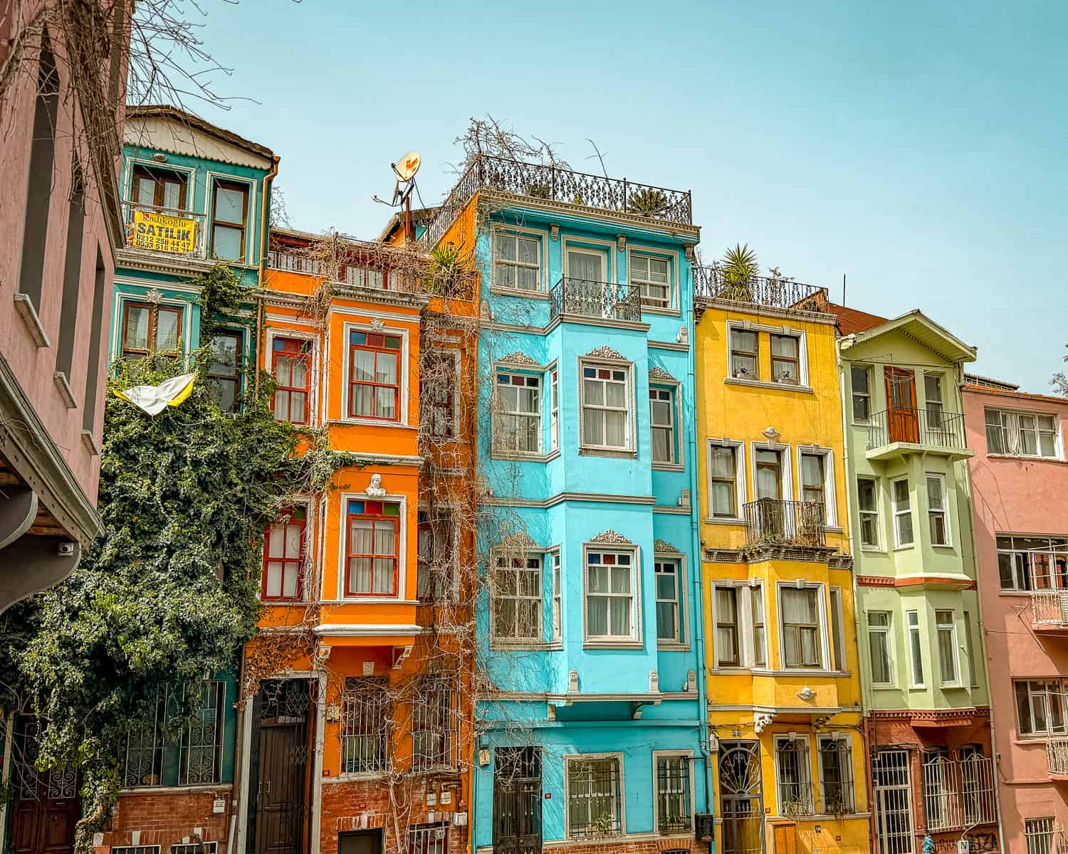 Balat Istanbul Guide (2024) - How To Visit The Colourful Houses!