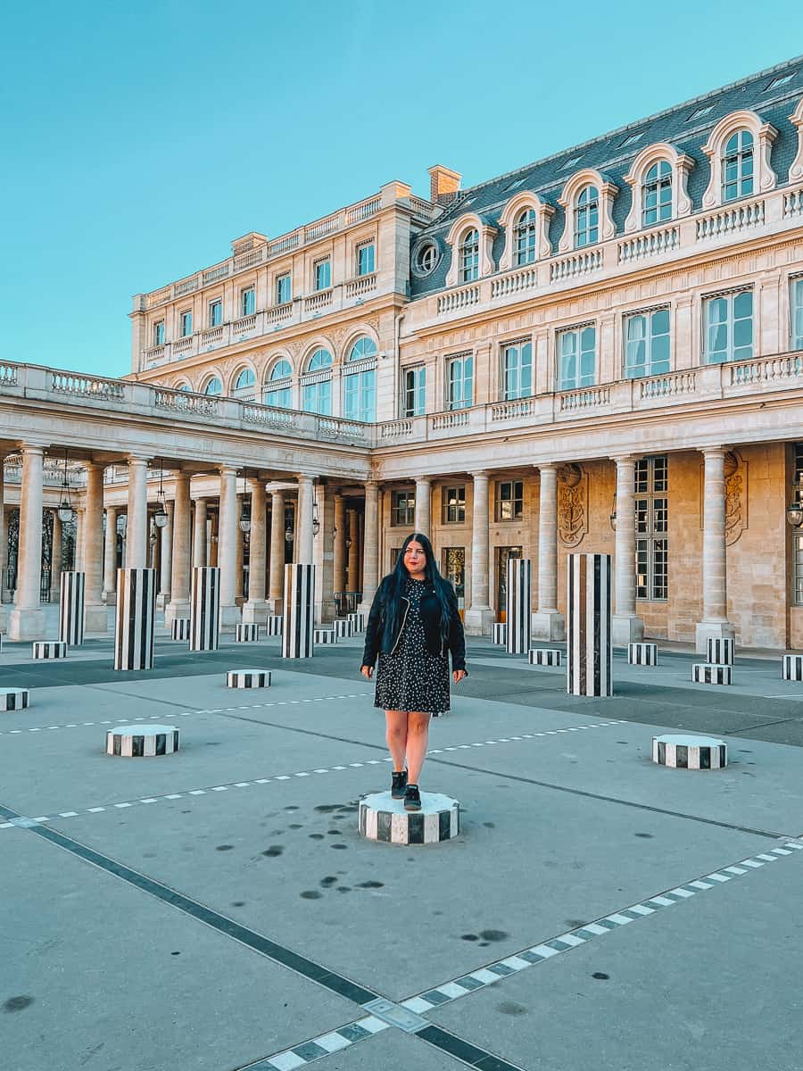 How To Visit Colonnes De Buren - Paris Black And White Columns!