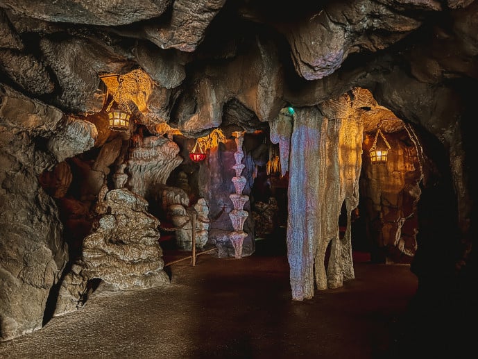 4K] Dragon's Lair Underneath Sleeping Beauty Castle - Disneyland Paris - La  Tanière du Dragon 