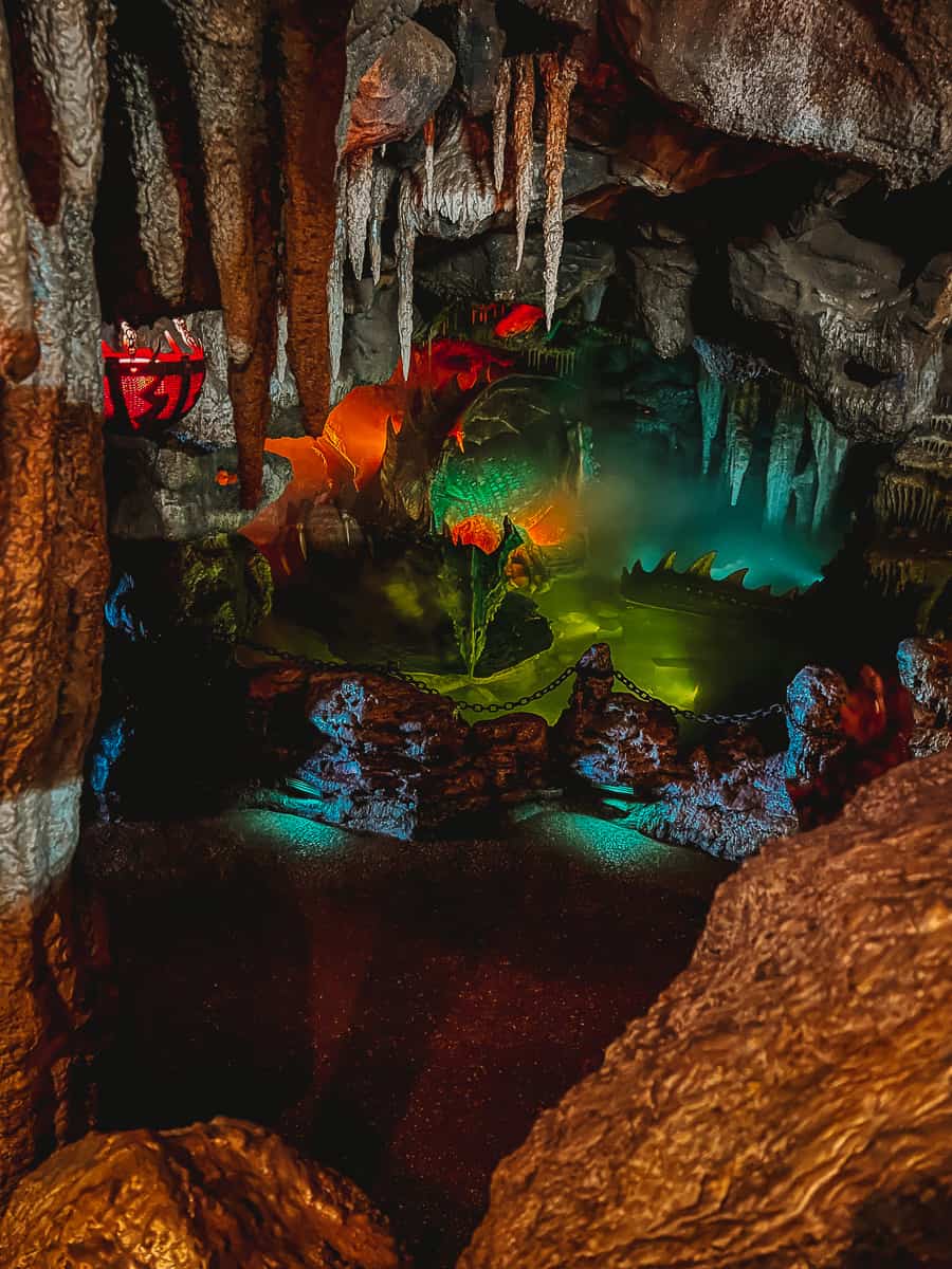 4K] Dragon's Lair Underneath Sleeping Beauty Castle - Disneyland Paris - La  Tanière du Dragon 