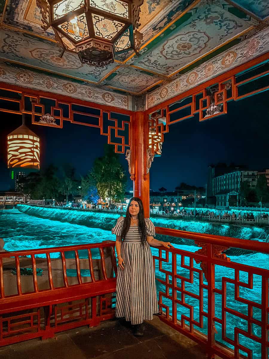 How to visit Dujiangyan Blue Tears China