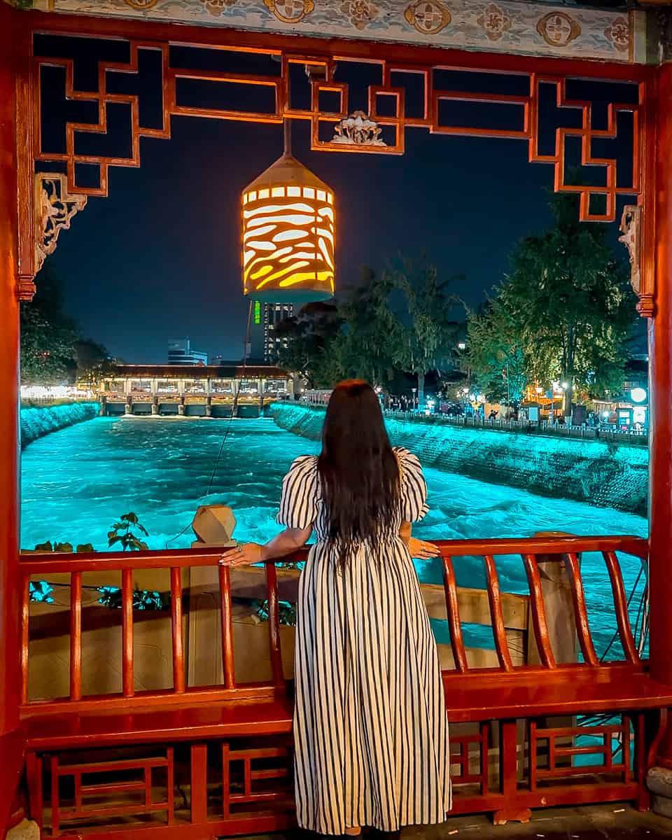How to visit Dujiangyan Blue Tears China