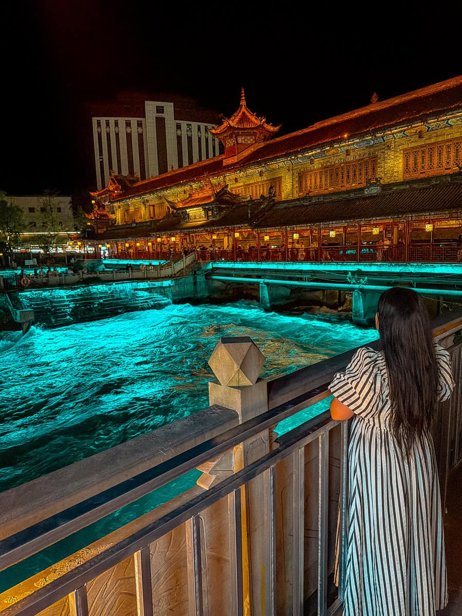 How to visit Dujiangyan Blue Tears China