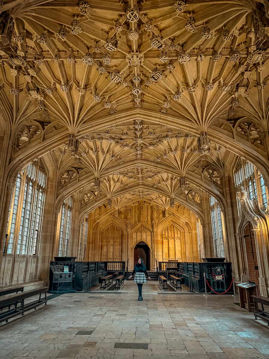 Duke Humfrey’s Library - Visit Harry Potter's Hogwarts Library (2026)! 21 Divinity School Oxford Harry Potter filming location