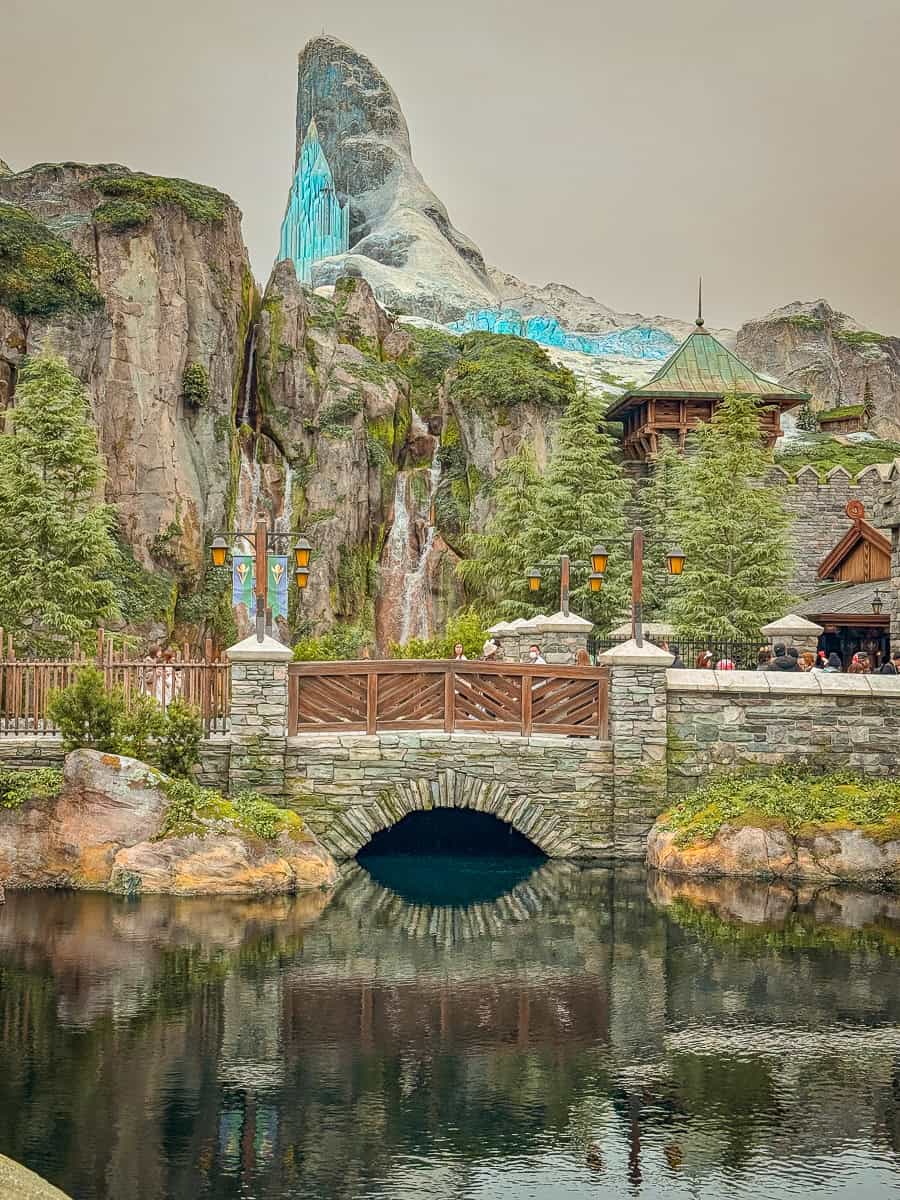 Anna and Elsas Frozen Journey Tokyo DisneySea Fantasy Springs