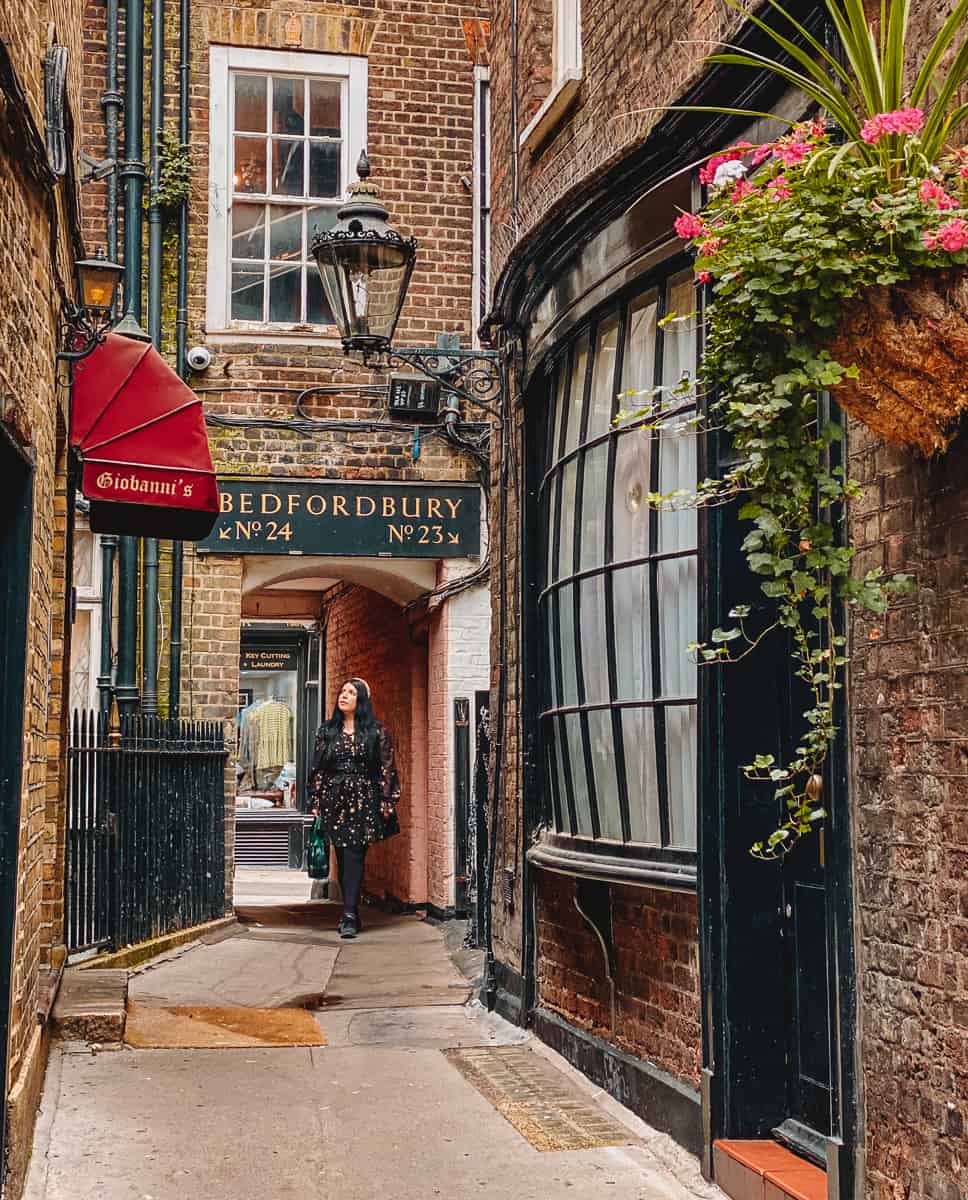 https://thirdeyetraveller.com/wp-content/uploads/Harry-Potter-Goodwins-Court-London-Knockturn-Alley-20.jpg