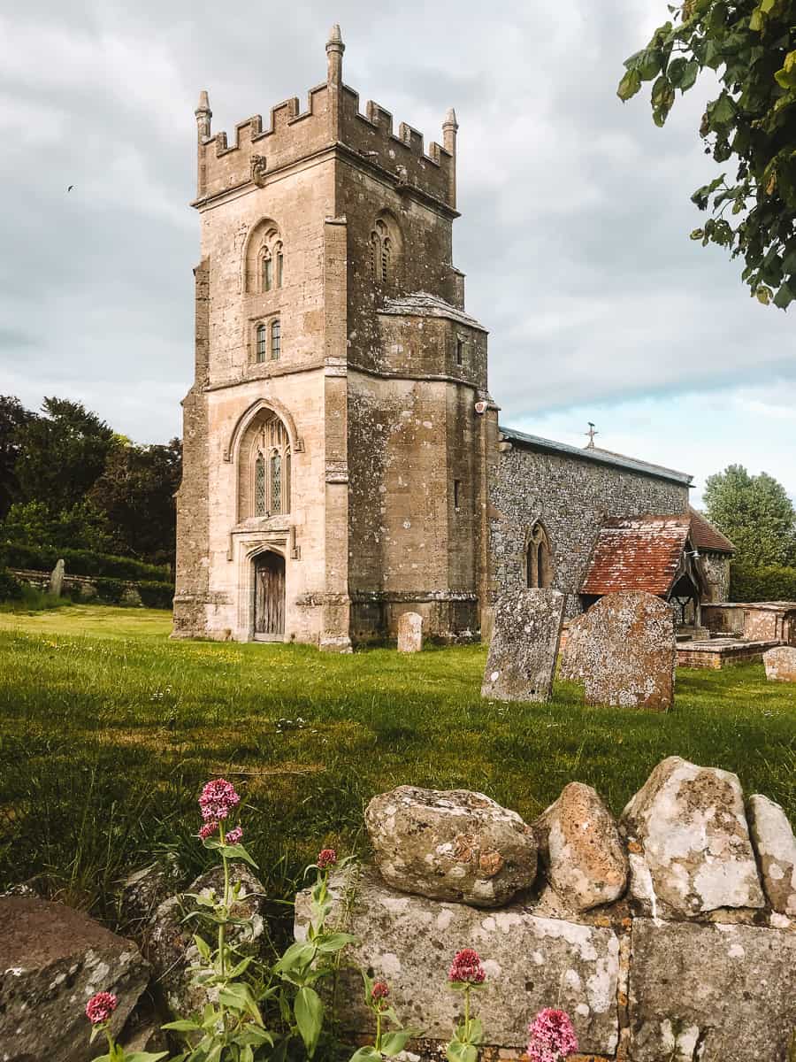 How To Visit Little John's Grave In Hathersage, Peak District!