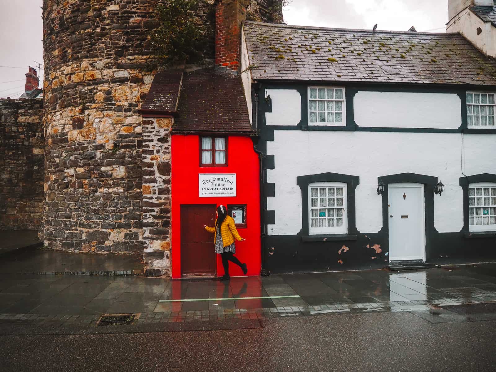 Look Inside The Smallest House In Britain - A Teeny Treasure In Conwy ...