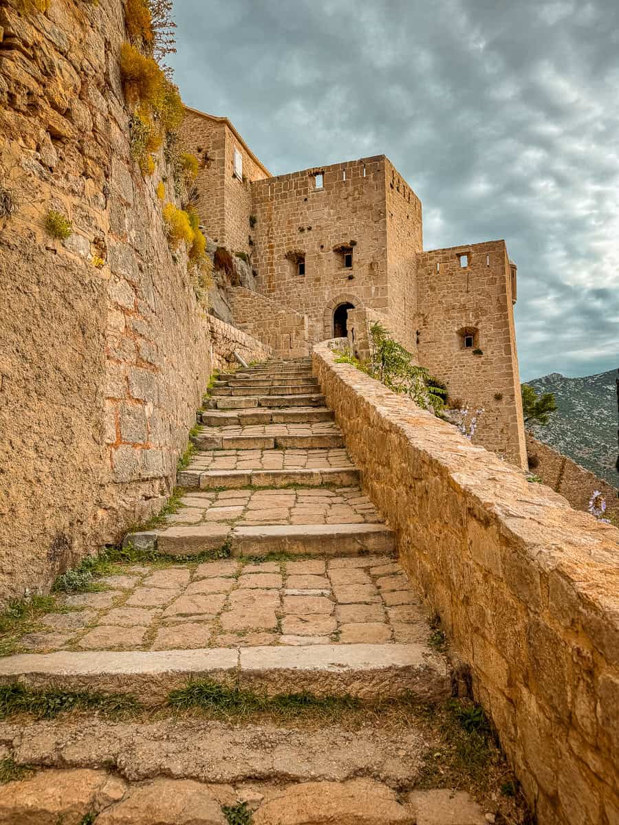 Klis Fortress - Visit the Meereen Game of Thrones Filming Location (2026)! 16 Klis Fortress Meereen Game of Thrones
