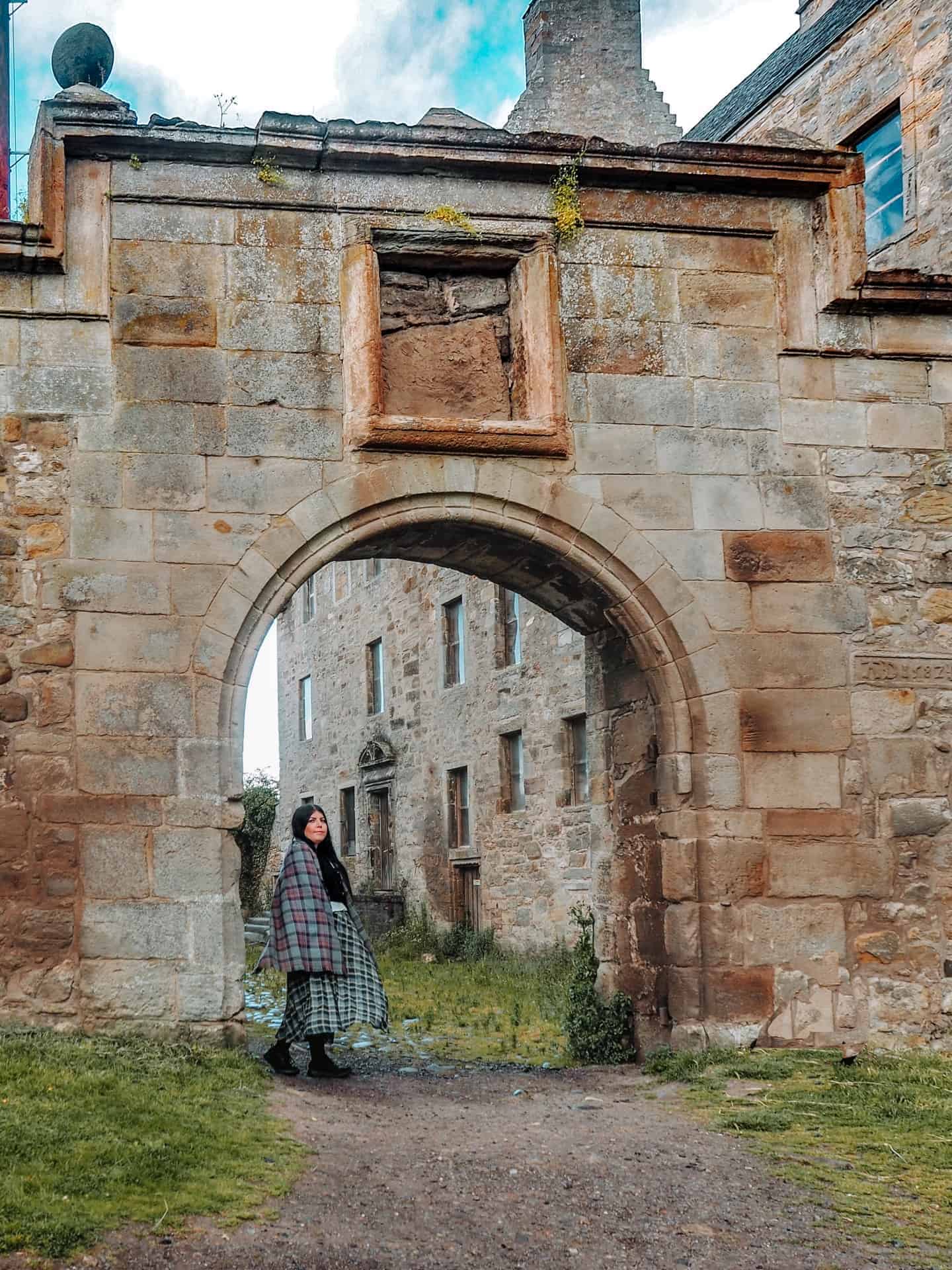 How To Visit Lallybroch From Outlander (2024) - Midhope Castle!