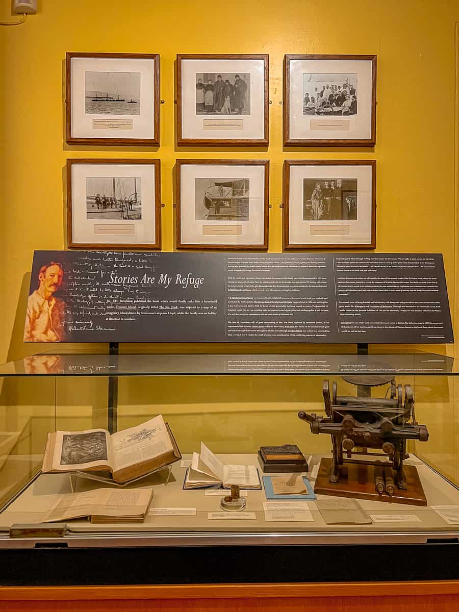 Lady Stair's Close & Writers' Museum Edinburgh - 2023 Guide! 12 Robert Louis Stevenson Writer's Museum Edinburgh