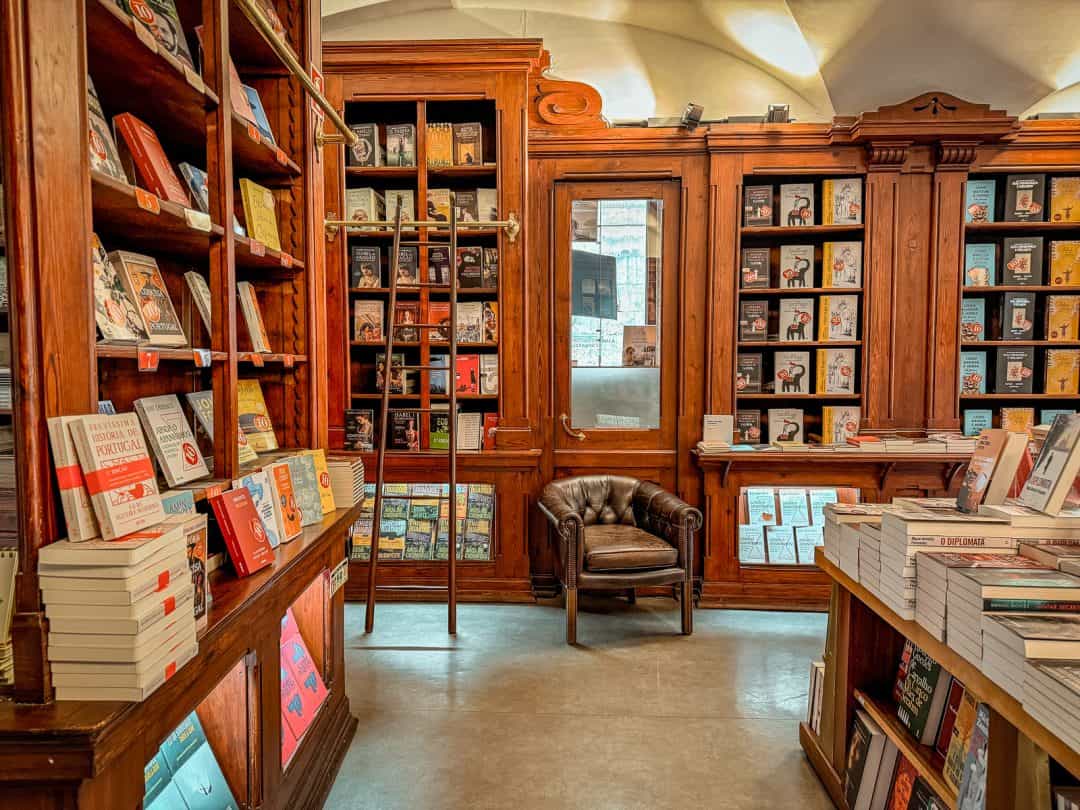 Livraria Bertrand - Visit The Oldest Bookshop In The World (2024)!