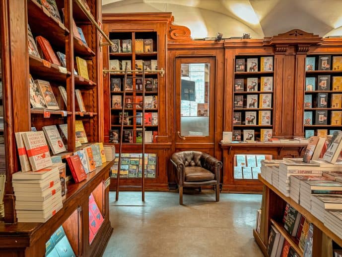 Livraria Bertrand oldest bookshop in the world