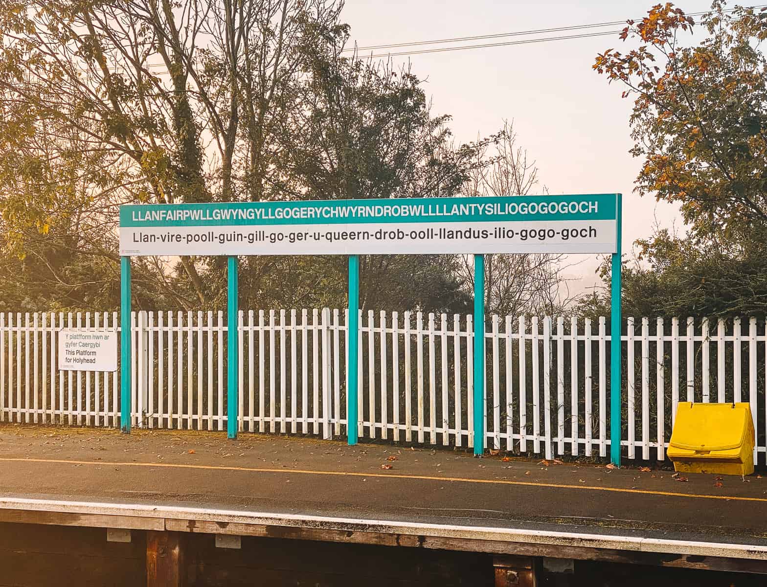 llanfairpwllgwyngyllgogerychwyrndrobwllllantysiliogogogoch-sign-visit