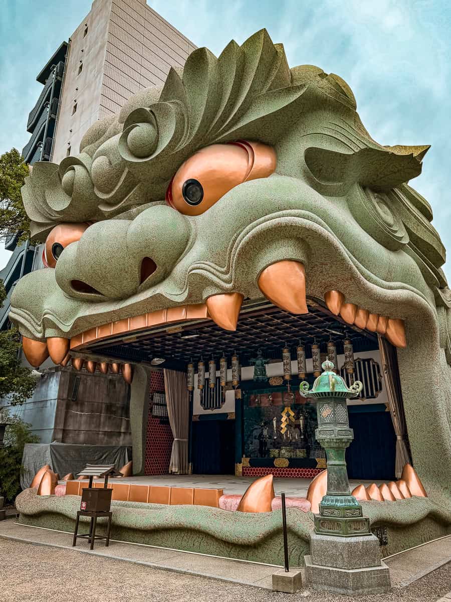 Namba Yasaka Shrine - Visit the Giant Lion Head of Osaka (2026)! 4 How to Visit Namba Yasaka Shrine Osaka