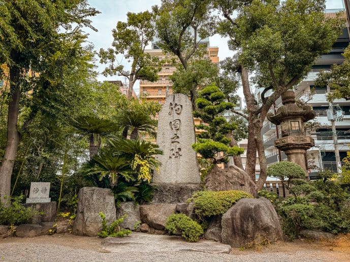 Namba Yasaka Shrine - Visit the Giant Lion Head of Osaka (2026)! 3 How to Visit Namba Yasaka Shrine Osaka