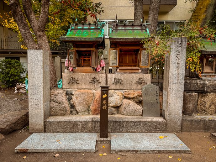 Namba Yasaka Shrine - Visit the Giant Lion Head of Osaka (2026)! 13 How to Visit Namba Yasaka Shrine Osaka