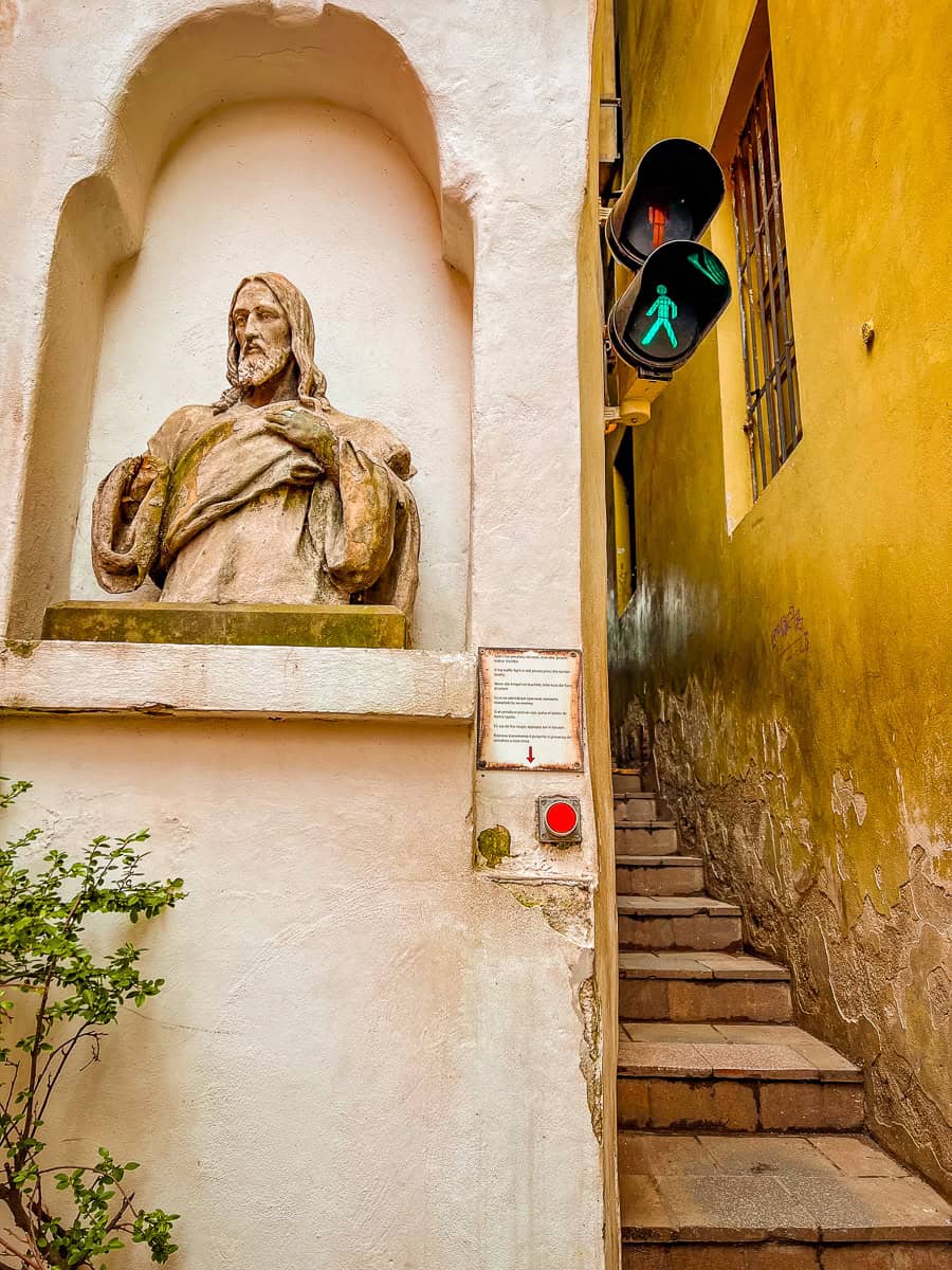 The Narrowest Street in Prague  Traffic Lights!
