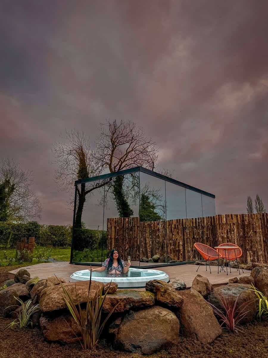 OOD Lough Neagh Mirror House Hot Tub