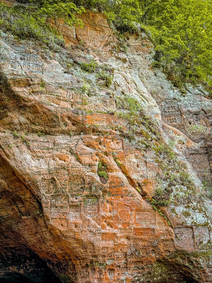 Gutman's Cave Coat of Arms carvings