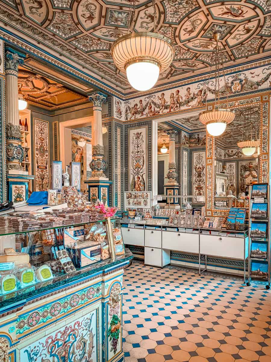 Pfunds Molkerei in Dresden - Visit the Most Beautiful Dairy Shop in the World! 15 Pfunds Secco Bar
