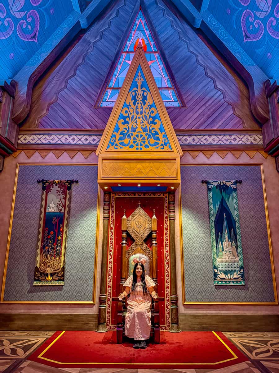 Royal Banquet of Arendelle Throne Room 