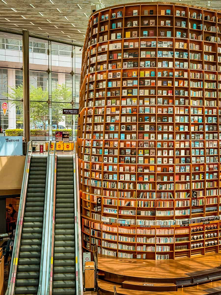 Is Starfield Library in Seoul Worth Visiting?