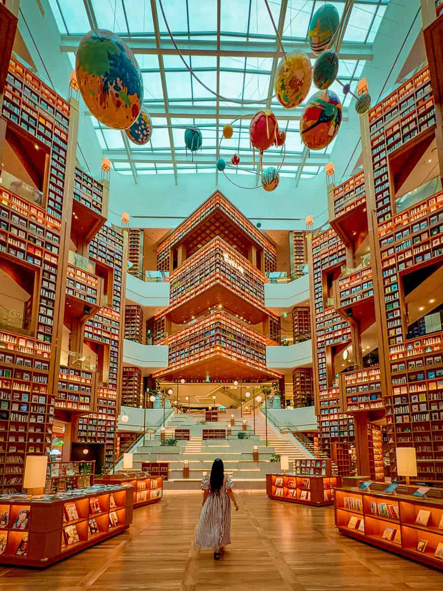 Suwon Starfield Library - Is it Worth Visiting in South Korea? 9 Starfield Suwon Library Worth it