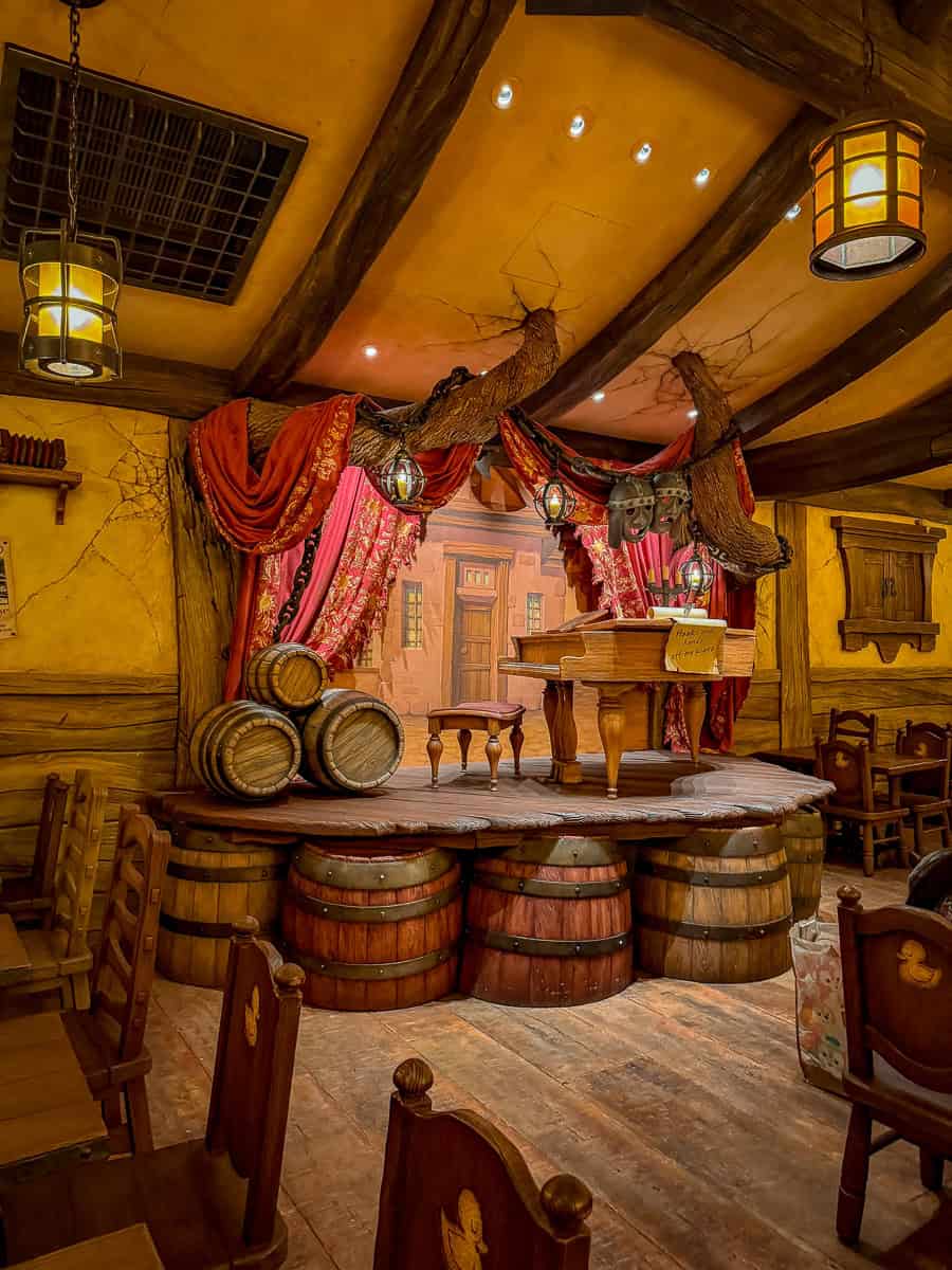 The Snuggly Duckling Tangled Restaurant Tokyo DisneySe
