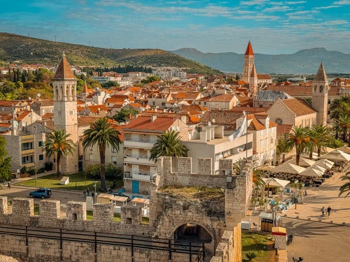 Kamerlengo Castle Views