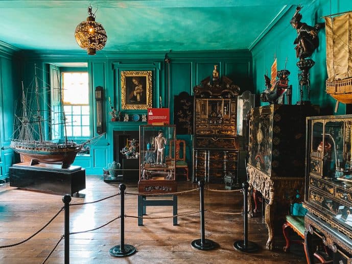 10+ Amazing Things to Do in Snowshill Cotswolds (2023)! 6 Turquoise room in Snowshill Manor