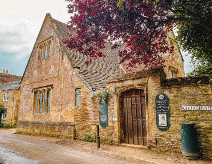 Biblioteca de Bampton como Downton Abbey Hospital lugar de rodaje