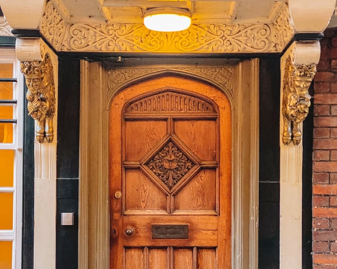 Narnia Door Oxford - How To Visit The C. S. Lewis Inspiration!