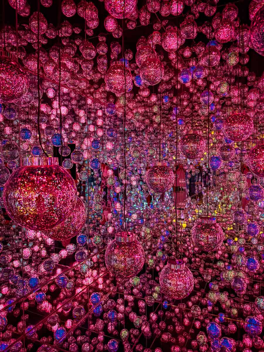 TeamLab Borderless Bubble Universe